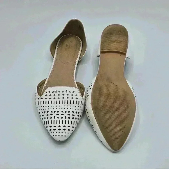 Isaac Mizrahi Pointed Toe White Perforated Flats, Size 7.5 - Picture 9 of 10